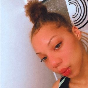 Meet your Posher, Chloe